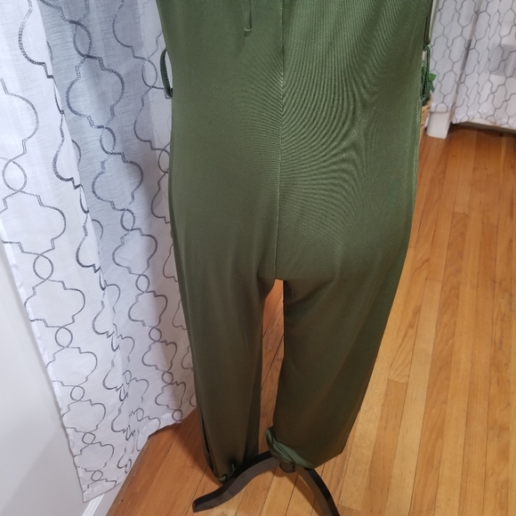 Jumpsuit Open on the Sides Without Sleeves Color Olive Green SIZE M. - Picture 12 of 17